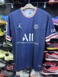 ملابس • مقاسات M L XL • توصيل مجاني