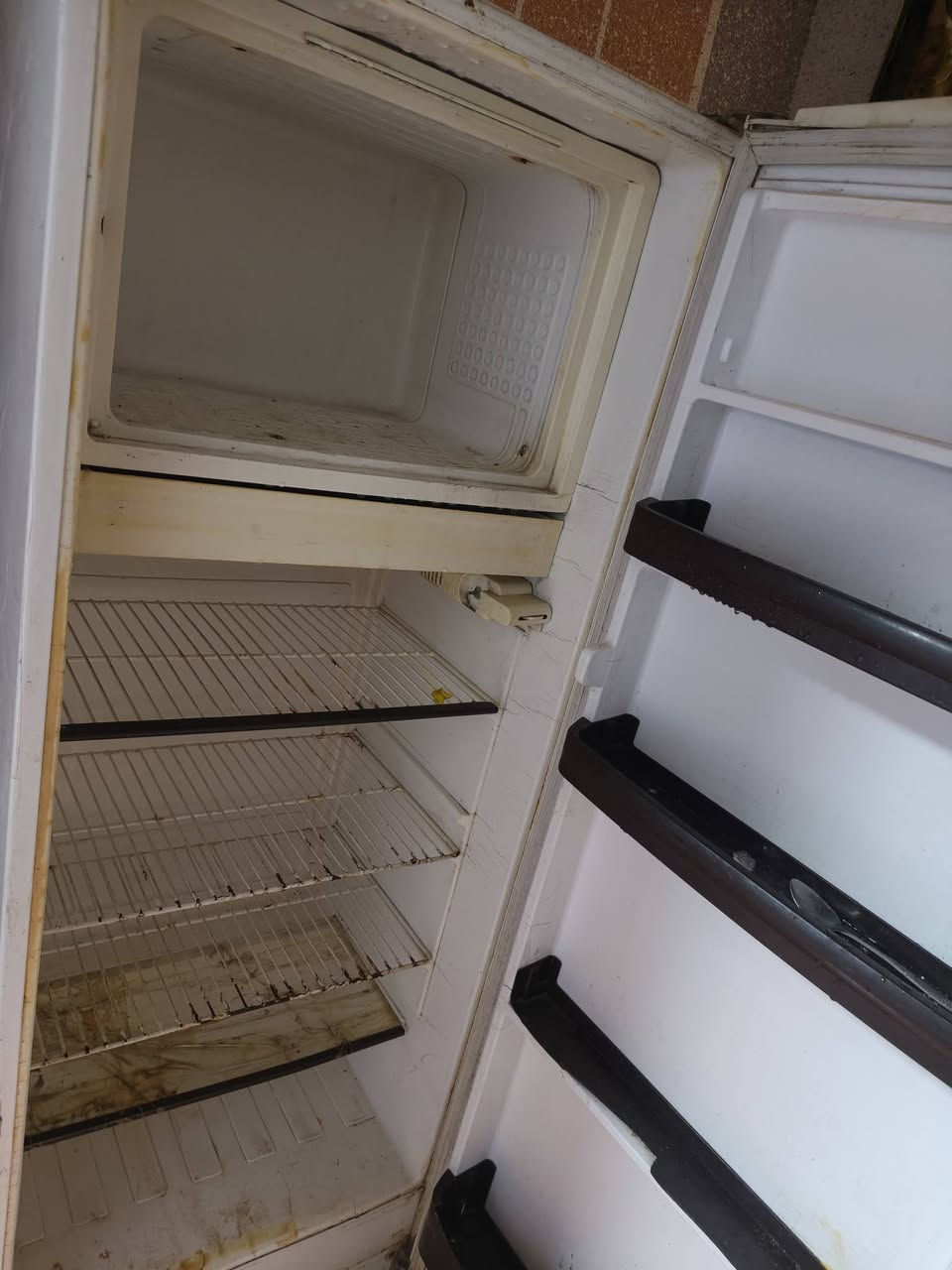 سلام عليكم ثلاجات للبيع مكان نجف سعر مناسب ***********
