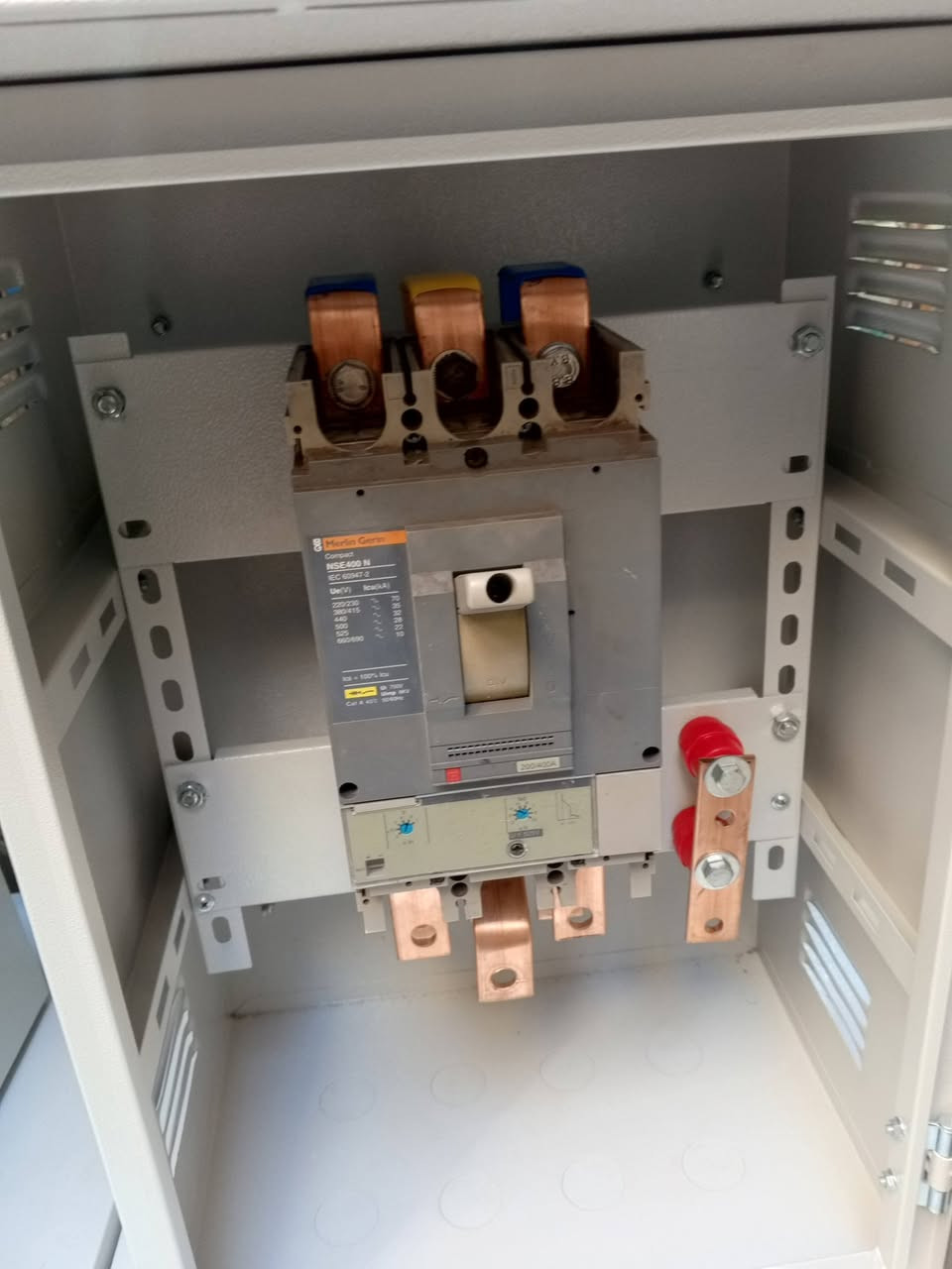 سلام عليكم ورحمه الله وبركاته 
يوجد لدينا تصنيع جميع أنواع البوردات حسب طلب الزبون مواد اصليه وكاله او باله اصلي 
بوردات أكتاف محولات فحص وزاره 
او. زراعي 
استفسار *********** مرتضئ عكد 
يوجد لدينا توصيل لجميع المحافظات العراق 👉👉👉
