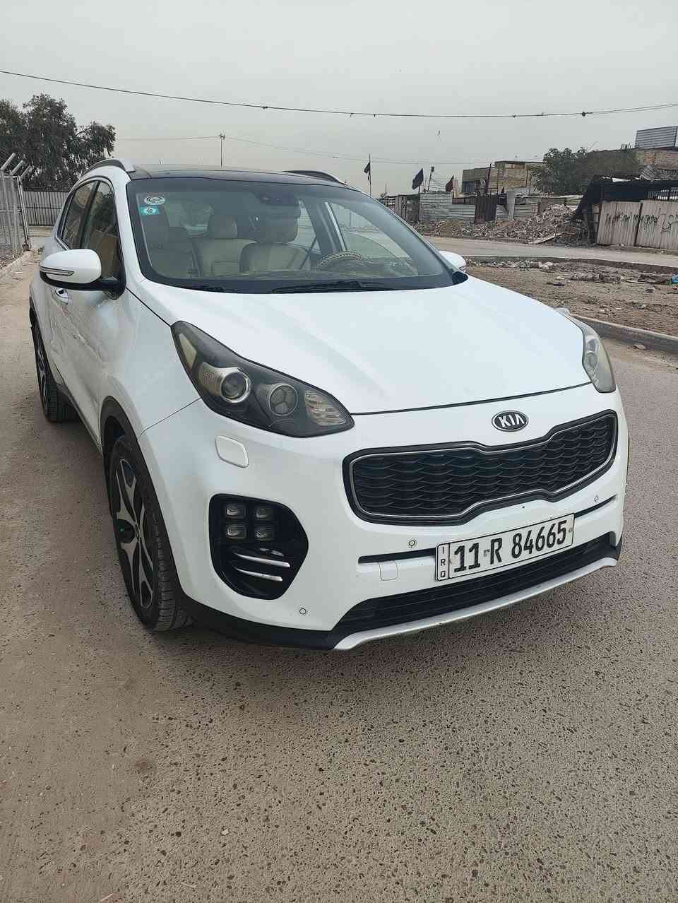 سبورتج 2016 جيتي لاين اعلى فئه فول واحد على واحد مكينه 2400 مكفوله من كير ومكينه وشاصي ولغد كفاله سياره ماشيه 160 سياره نضيفه ومابيه نقص من كلشي
بيه قطعتين صبغ جاملغ امامي جهة السايق وباب السائق وباب خلف السائق مفتوح فقط السياره غير هذا مكفوله 
موصفات: كشنات جلد امامي خلفي تدفئه وتبريد.. تحكمات ستيرن.. باب خلفي كهرباء. شاشه. كامره خلفيه. حساسات امامي خلفي.. مري شفط. اشاير بالمري وبعد بيه مواصفات 
سعره 160 وبيه مجال حك الجيه هذا الرقم للاستفسار ***********
