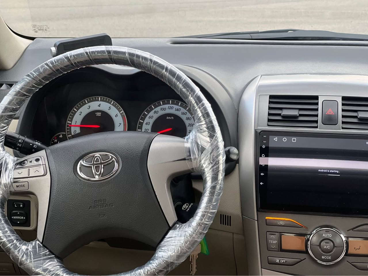 ١٠٩  $ قوفليتى 
***********
کرۆلا ٢٠١٣ خلیجی GLi . فوول مواسەفات مەکینە گەورە و سلاید . ٢٠٦ هەزار ڕۆیشتووە. لە حیزام دوو پارچەی بۆیاخ نیە.  سەنەوی بەناوی خۆمەوەیە سێ چوار ڕۆژە بەسەرچووە. مەکینە و گێڕی نەکراوەتەوە تەبرید و ساردو گەرم ئیشەکات.
سوكان فوليوم گيچ توبز ته بريد له مس  حاسه  شاشه ويل كه پ
***********  سليمانى السليمانية, العراق
