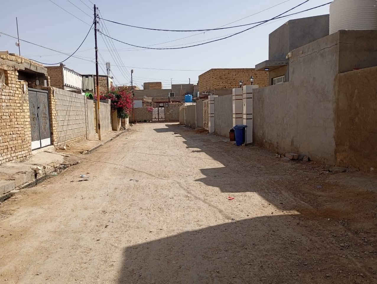 سلام عليكم بيت زراعي مساحه 150بناء جديد صب متكون استقبال وصاله ومطبخ وحمام داخلي وغرفه طابق الاول وغرفه طابق الثاني وحمام طابق الثاني وثنين ممرات وصحيات خارجيات العنوان حي الجميعيه شارع الحولي قرب بيت ابو طرطش ***********
