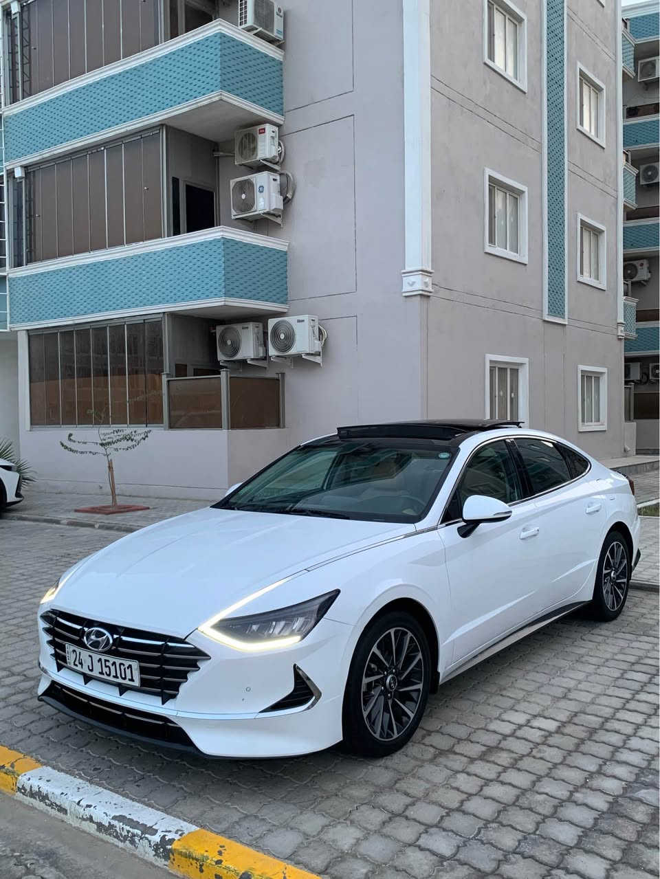 سوناتا 2023 خليجي اصل ( كتابه عربي ) 
ماشيه55  km
فول مواصفات 
بانوراما  
بردات خلفيه 
حساس مطر 
سايد بريك بصمه
صندوق ذكي 
ترحيب عند الاقتراب 
كامرا خلفيه
شاحن وايرلس 
دواخل عسلي 
تشغيل عن بعد 
شاشه كار بلي
شاشه تبريد
مري شفط 
5 انظمه قياده 
( Normal, Eco,Sport,Smart,Custom)
ويل 18
مكينه ٢٥٠٠  Mpi
حساسات خلفيه واماميه
تخم تايرات قبل كم يوم وشرط ياباني اصلي 

بيه كارت كد شبر بلبنيد وبارد كد شبر  وشوي بلجاملغ الخلفي اثر شخط  بدون ضربه بدون تعديل بدون تبديل 
السياره استخدام شخصي وبالبيت مضمومه 
سياره على وضع الشركه ومي الشركه بيها
السياره رقم شمالي دهوك راعيه ب بغداد وسنويه ل 2028
مكاني بصره 
 رقمي *********** البصرة, العراق
