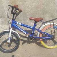 بايسكل للبيع  حجم 16  لون ازرق السعر 25  للاستفسار الاتصال على الرقم: ...