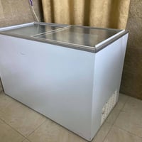 حجم ١٦ • ابيض • شبه جديدة