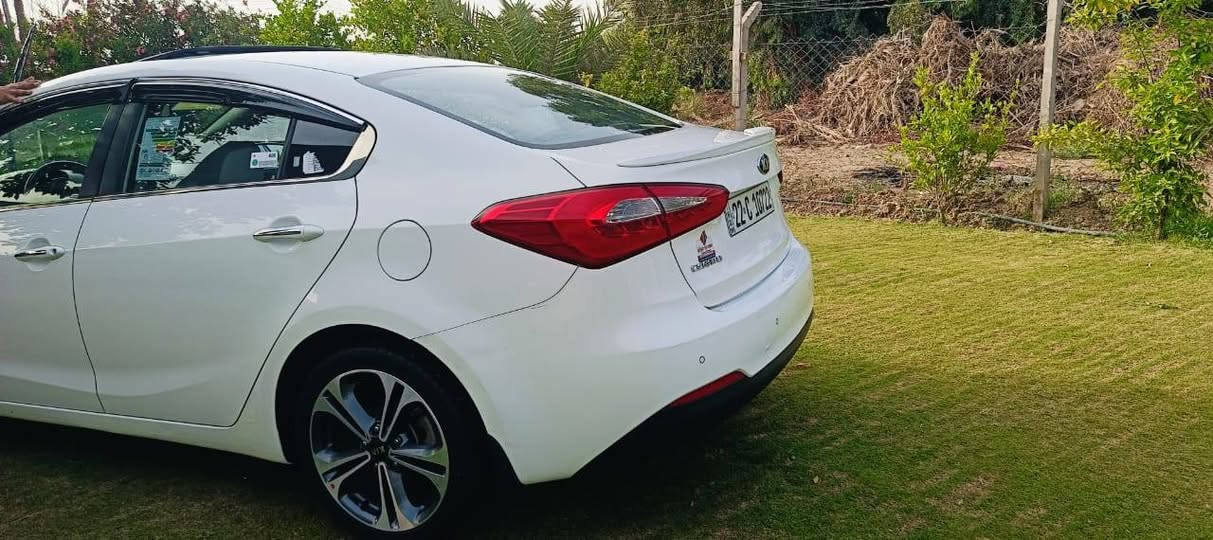 سيراتو 16 فول رقم دولي
بيها ربع باب السايق صبغ عندي صوره الضربه والصبغ محدد لافتح ولا تبديل السعر 140

بيها مجال السنويه صاقطه بشهر11 مكاني نجف 

***********
