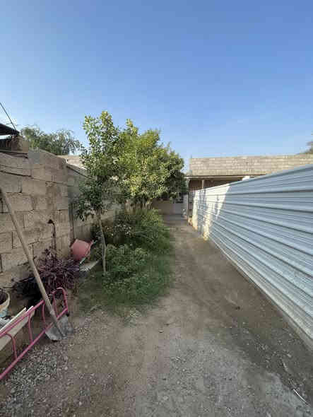 الـسـلام عـلـيـكـم 
دار للـبيـع … 

المسـاحـة 340 م 

يحـتوي عـلـى :

_ غرفـتيـن نـوم 

الاولـى 4X4 

الثـانية 5X4

_ استقـبال ضيـوف 6X4

_ صـالة جـلوس 4X4 

_ حـولي 3X3

_ مطـبخ 4X4 

_ حـديـقة امـامـية و خـلفـية

_ كـراج سيـارتيـن

_ جنـس الأرض : سنـد 25 ، طابو .

* العـنوان : قـظاء الـراشـدية منـطقة الـسادة الـبـوحياة 

تواصل :

***********
***********
