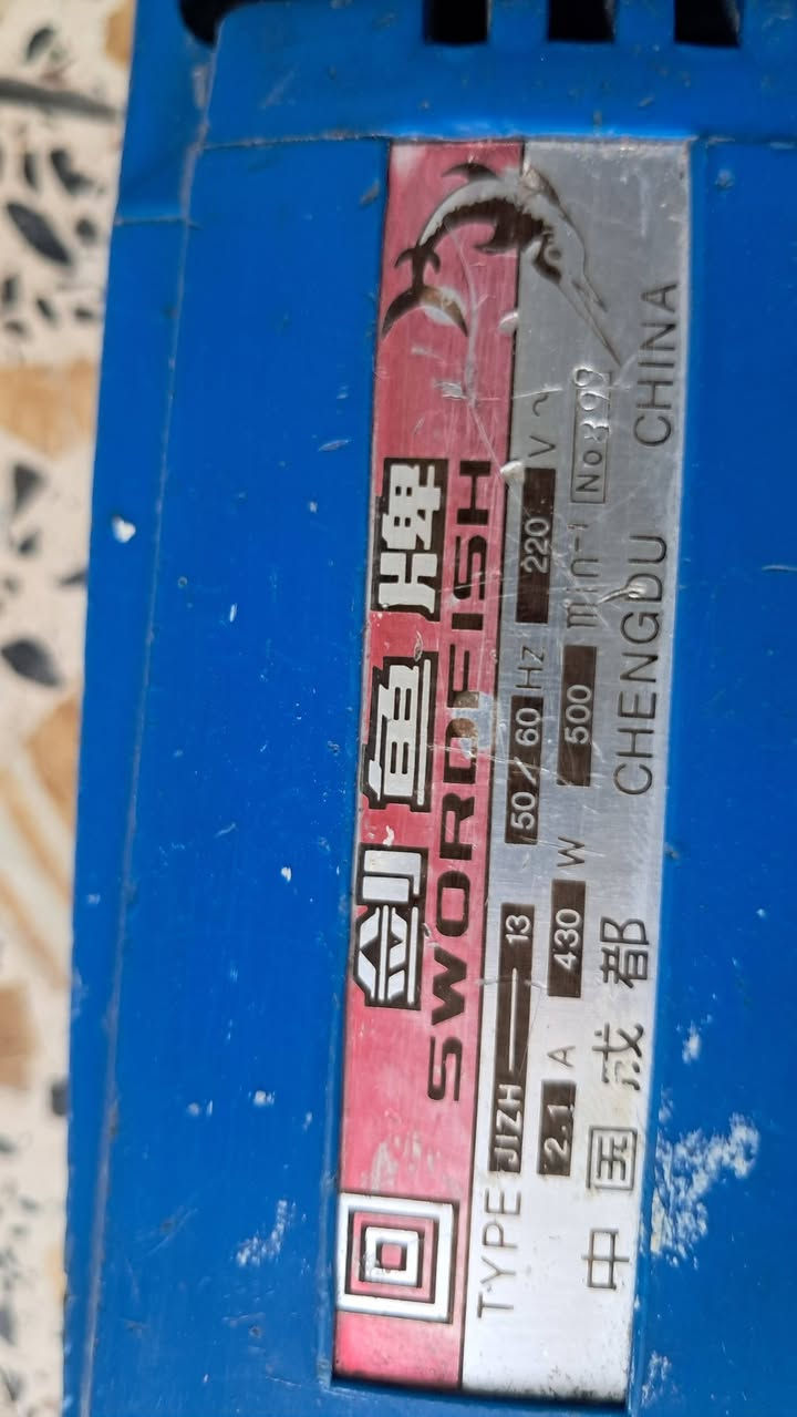 ادريل ابو الحوت استيراد الشركة العراقية التجارية نظافة جيدة جدا شغال ابلادي السعر ٥٠الف نهائي رجاءا يوجد توصيل ***********سيد عباس
