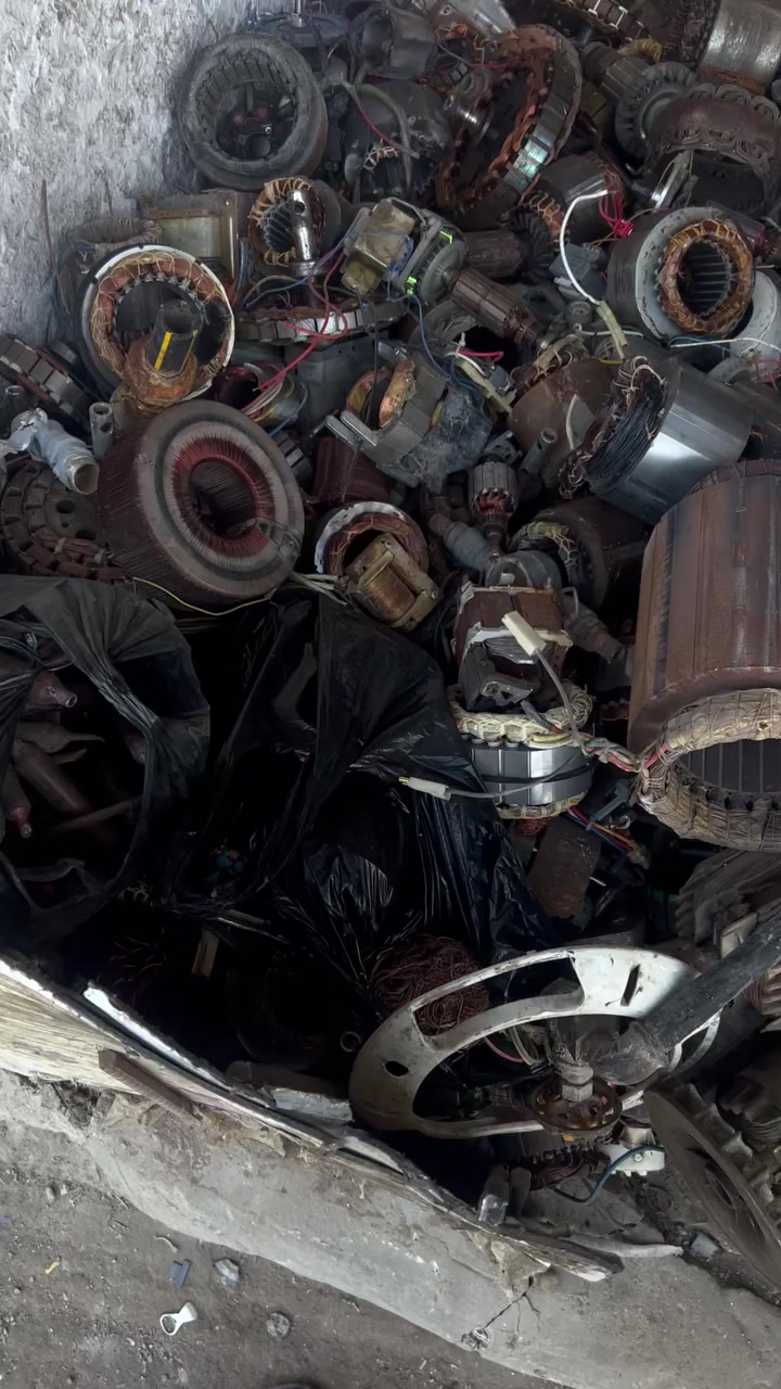 على بركة الله نسحب النحاس بانواعه ونسحب الفافون الخفيف بافضل الاسعار الامنيوم - سيم - جدر وماعون  راسلوني وتدللون علينه رقمي - ***********
