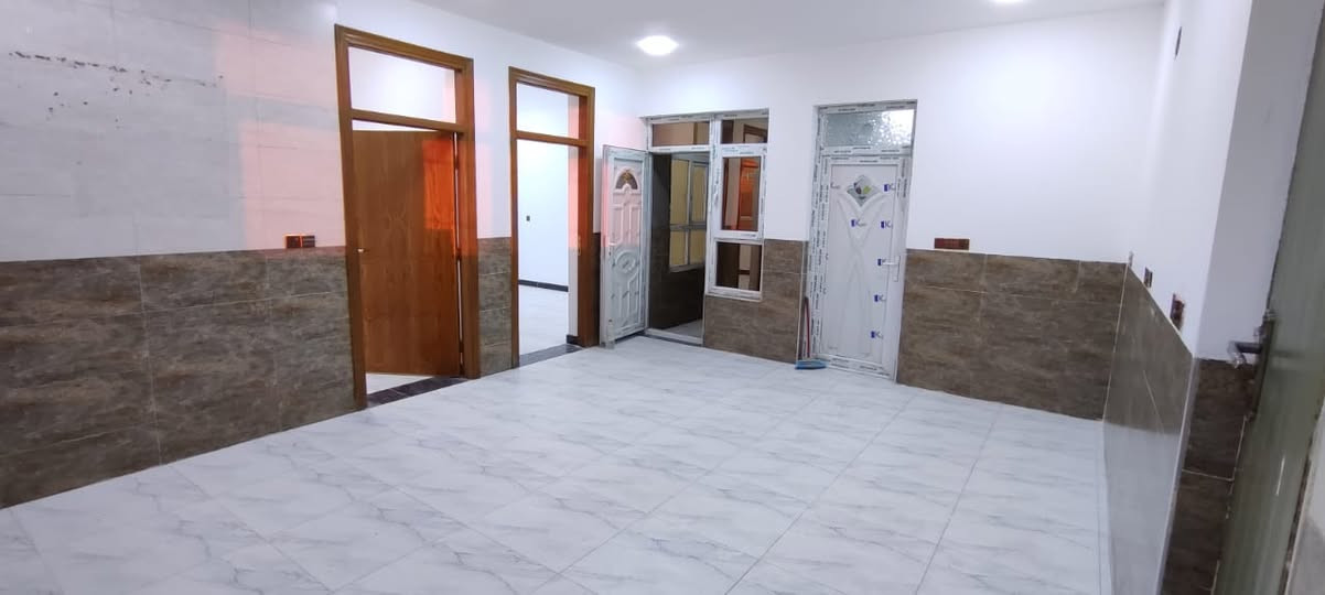 السلام عليكم

شقة للايجار 72م طابق اول (الأرضي محلات) تتكون من صالة وغرفتين نفس الحجم ومنور يصلح ان يكون مطبخ زغير سكن لعوائل فقط والموقع في الددوره حي دجلة  المربع الذهبي شارع تشرين مقابل سريع دورة-يوسفية

للاستفسار الرجاء ترك رسالة عالواتساب واني ارجع اخابركم

***********

[https://maps.app.goo.gl/wTkeV1RUBJ2J1FzB8](https://maps.app.goo.gl/wTkeV1RUBJ2J1FzB8)
