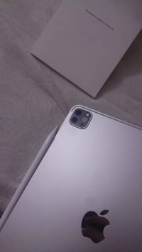 آيباد 11 برو M2 • ١٢٨ • بصمة متوقفة