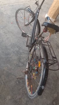 للبيع بيسكل حجم26لسعر 60وبيمجال الفتفسار رقم07775225986