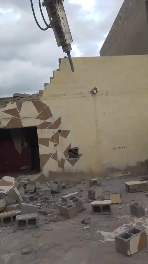 السلام عليكم تفليش بيوت تفليش رباطات قلع ارضيات تكسير الجدران رفع الانقاذ هذا رقم اتصل وخدمتك ***********
