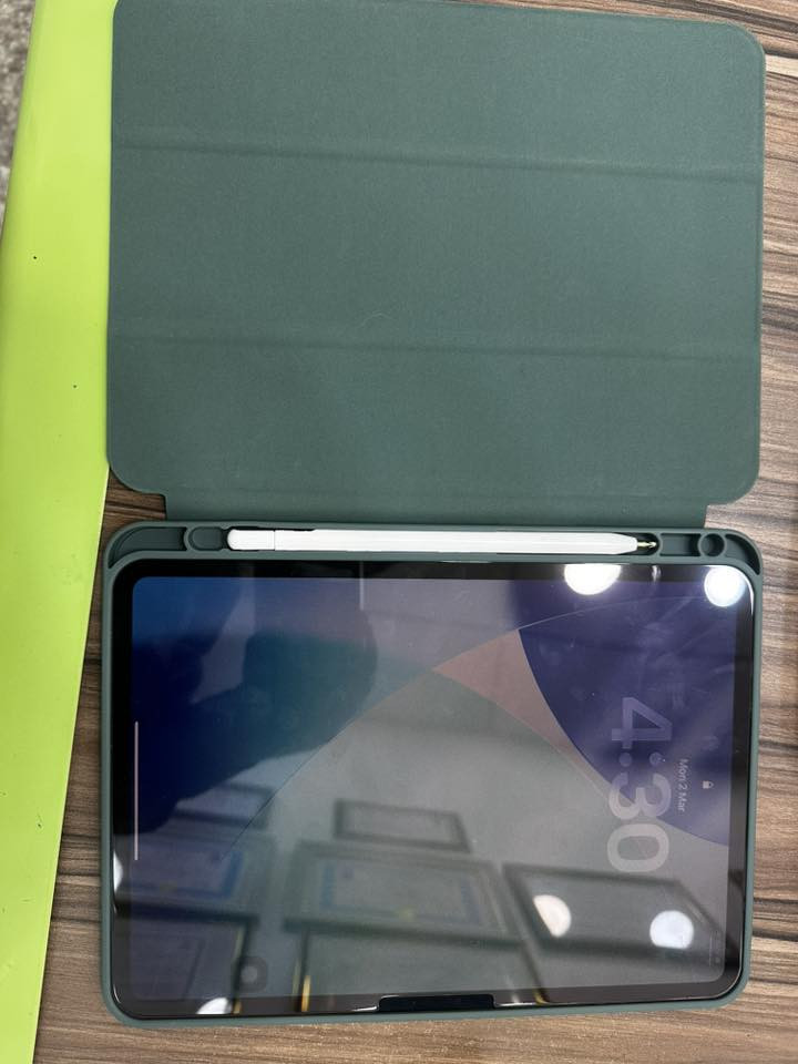 ايباد ١١ انج M5 اخو الجديد مشحون ٨ مرات فقط ذاكرة ٢٥٦  كامل بركة وكفر وقلم  سعر ١٣٥٠ تليغرام ***********
