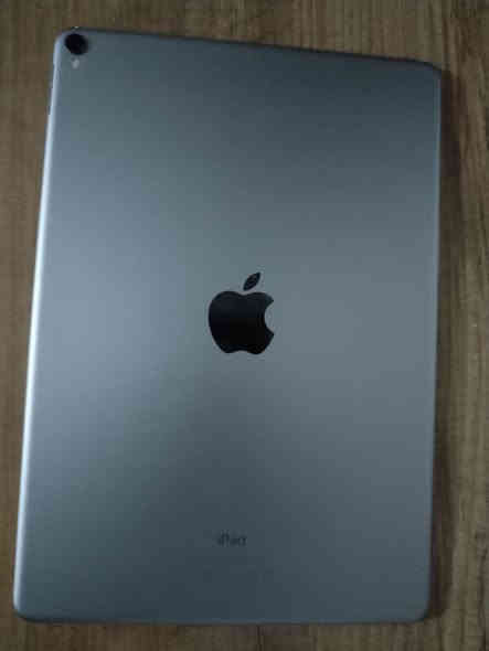 سلام عليكم 
للبيع (380.وبي مجال) ايباد10
ذاكره ٦٤
شحن مالته مناسب 
نظافة 100% ممستخدم هواي 
عنواني/بغداد الحسينية 
للبيع فقط 
رقمي واتساب ***********
