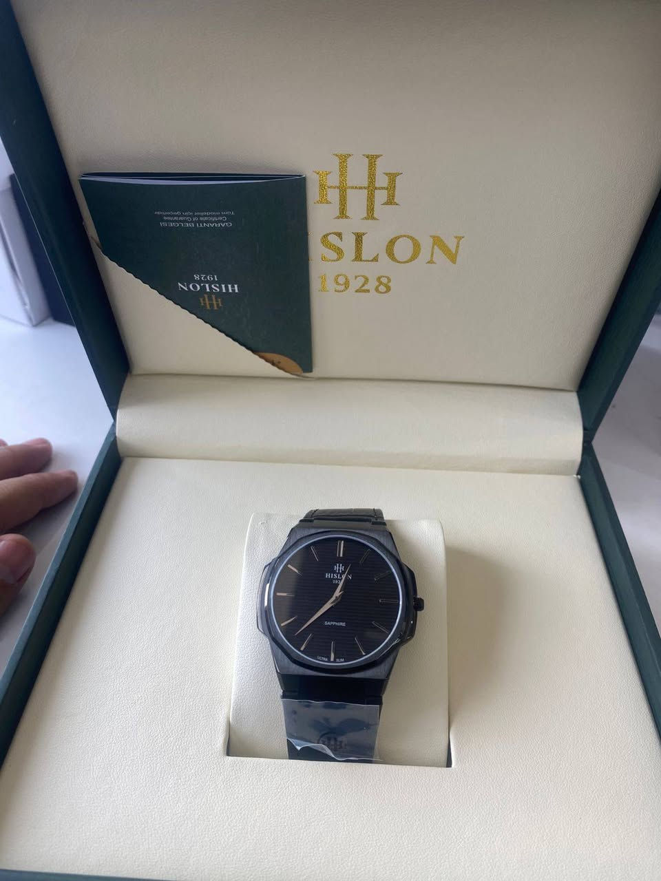 ساعتين
الاولى Hislon CL127S 
الثانيةBentley Time Master BL2215-35MWBB-S
اصليات مع الشهادة مو كوبي


**إذا كنت صاحب هذا الإعلان وتريد حذفه لأي سبب، رجاءا أرسل رسالة إلى الدعم الفني**