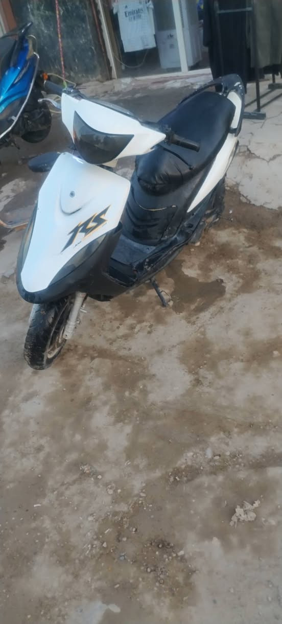 السلام عليكم ماكس ياباني عدله للبيع كلها شغاله سلف هندر بيع مستعجل السعر ٢٧٥ وبيها مجال حله حي الامام الاتصال ***********
