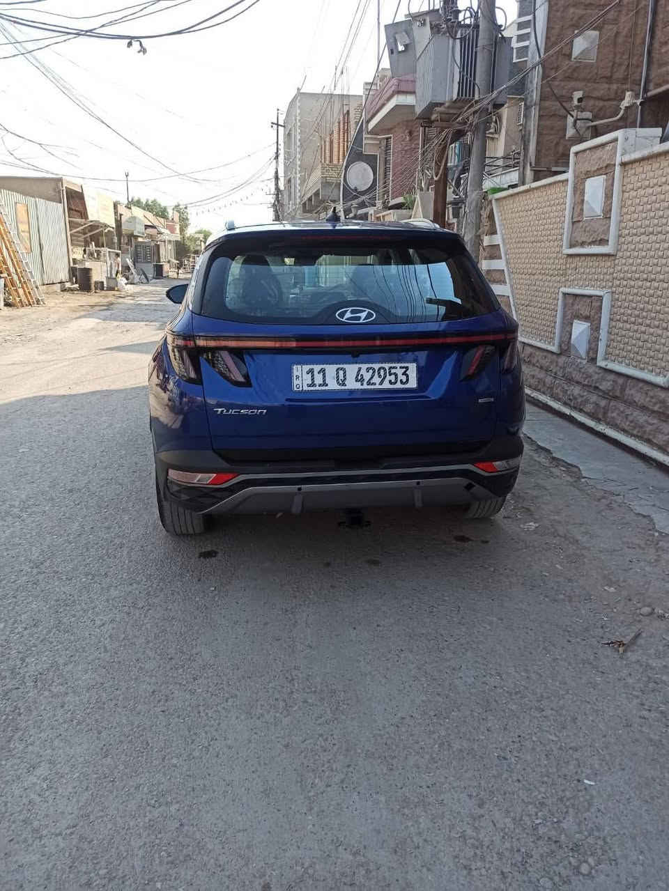 مستعجل عالبيع 
توكسان موديل ٢٠٢٢ وارد أمريكي 
ضرر خلفي تبديل قبغ جنطه اصلي نفس اللون 
 وبارد قليل بالقماره اثر طخه بالتحميل
وانطخت عندي هنا بالجامرلغ اليمنه 
 مواصفات السيارة
 بصمة أبواب وتشغيل رادارات جانبيه وامامي وخلفي كامرا دواره 
 فور ويل تبريد قطعتين تدفئة كشنات تحديد مسار 
كشن كهرباء تشغيل عن بعد لد امامي وخلفي 
ثلاثه وضعيات قيادة سايد بريك بصمة 
تخم تاير جديد 
السيارة رقم بغداد الرقم الجديد بأسمي 
السعر مناسب جدا  165 
*********** مكان السيارة بغداد الشعب السريدات
