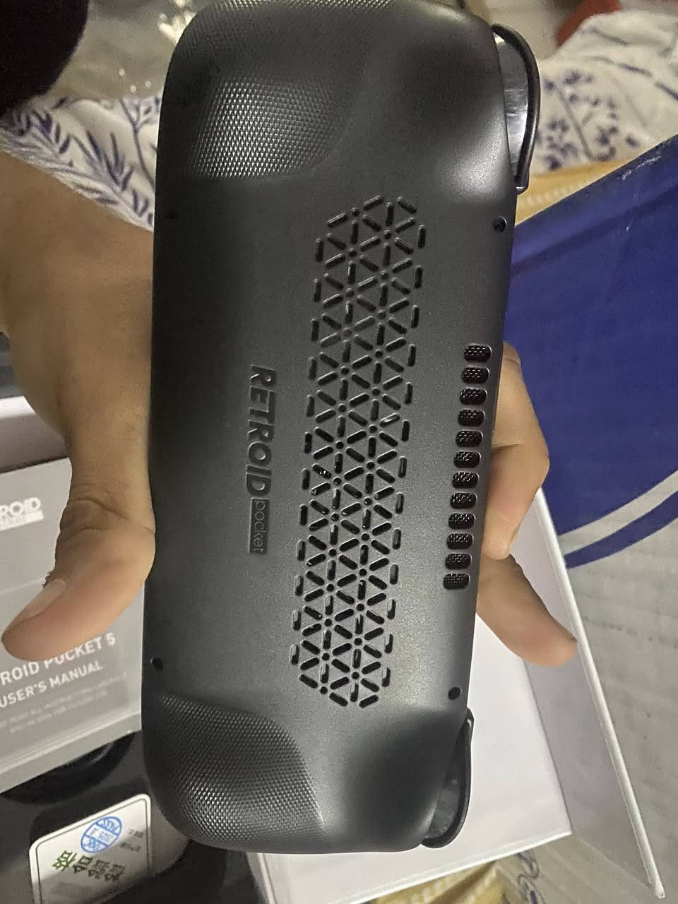 شاشة OLED: ألوان حيوية وتباين مثالي لتجربة بصرية لا تُقارن.
أداء خارق: معالج Snapdragon 865 وذاكرة 128GB RAM، قادر على تشغيل محاكيات PS2, PSP, GameCube, Wii وسويتش (Switch) بكفاءة عالية.
تحكم احترافي: عصي تحكم Hall Effect (مقاومة للانجراف) مع إضاءة RGB قابلة للتخصيص.
نظام حديث: يعمل بنظام Android 13 مع واجهة ريترويد المخصصة لتنظيم مكتبة ألعابك بسهولة.السعر ١٠٠ الف للتواصل خاص


**إذا كنت صاحب هذا الإعلان وتريد حذفه لأي سبب، رجاءا أرسل رسالة إلى الدعم الفني**