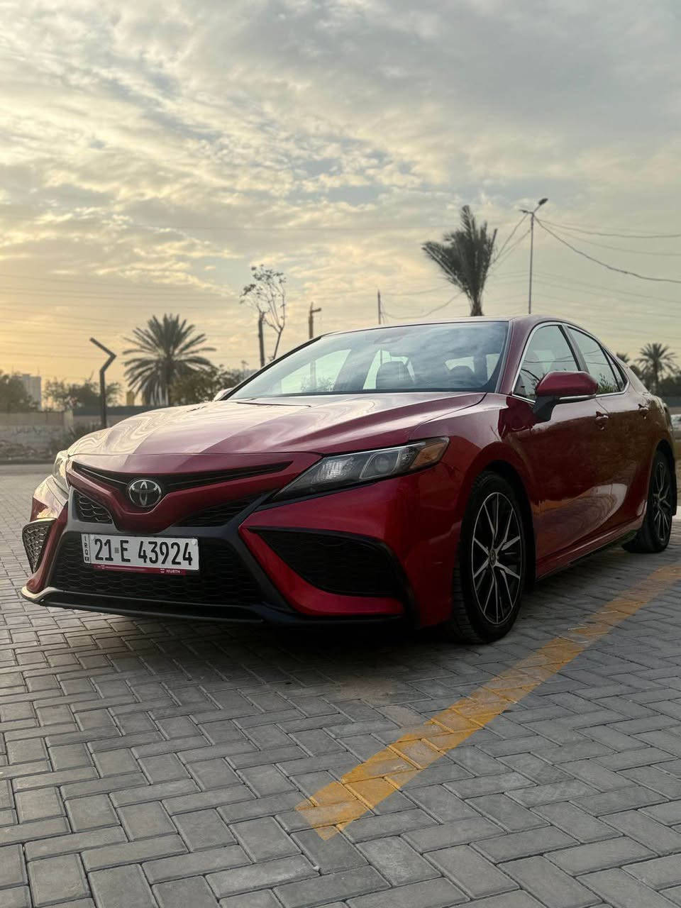 سلام عليكم. تيوتا كامري 
موديل 2023 
موصفات SE. معروفه. 
رادارات امامي خلفي 
لايتات زنون 
نقطع عميا 
تحديد مسار 
كراسي جلد 
كرسي كهرباء 
موصفاتها معروفه 
قطعه صبغ وحده فقط شويه بارد باب السايق  صور الحادث مرفقه باسمي تحويل مباشر 
ال سعر $21000$ قابل ل تفاوض 
بغداد حي الحسين. 
تواصل 
0786 222 333 6 بغداد, العراق
