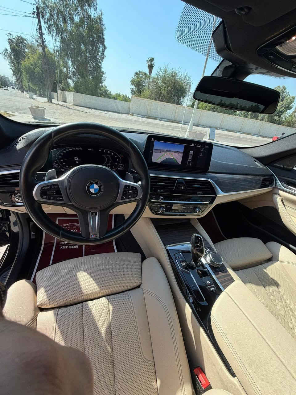 بي ام دبليو 530i 2023 
ماشيه 33 الف ميل وارد امريكي
كير مكينه كلشي بيها مكفول 
فول مواصفات لون اسود ميتاليك
داتا شو 
اضائه داخليه متغيره 
حساسات اماميه خلفيه
رادار امامي 
داخل اوف وايت 
اناره ترحيبيه في قبظه الباب
تشغيل عن بعد
بعد بيه هوايه مواصفات 
السياره بيها جاملغ الامامي جهه السايق صبغ وشبرين بلبنيد فقط مكفول من البارد 
السياره مغلفه بلكامل ppf 
رقم بغداد تحويل ثاني يوم
رقم صاحب السياره ***********
مكان السياره بغداد
