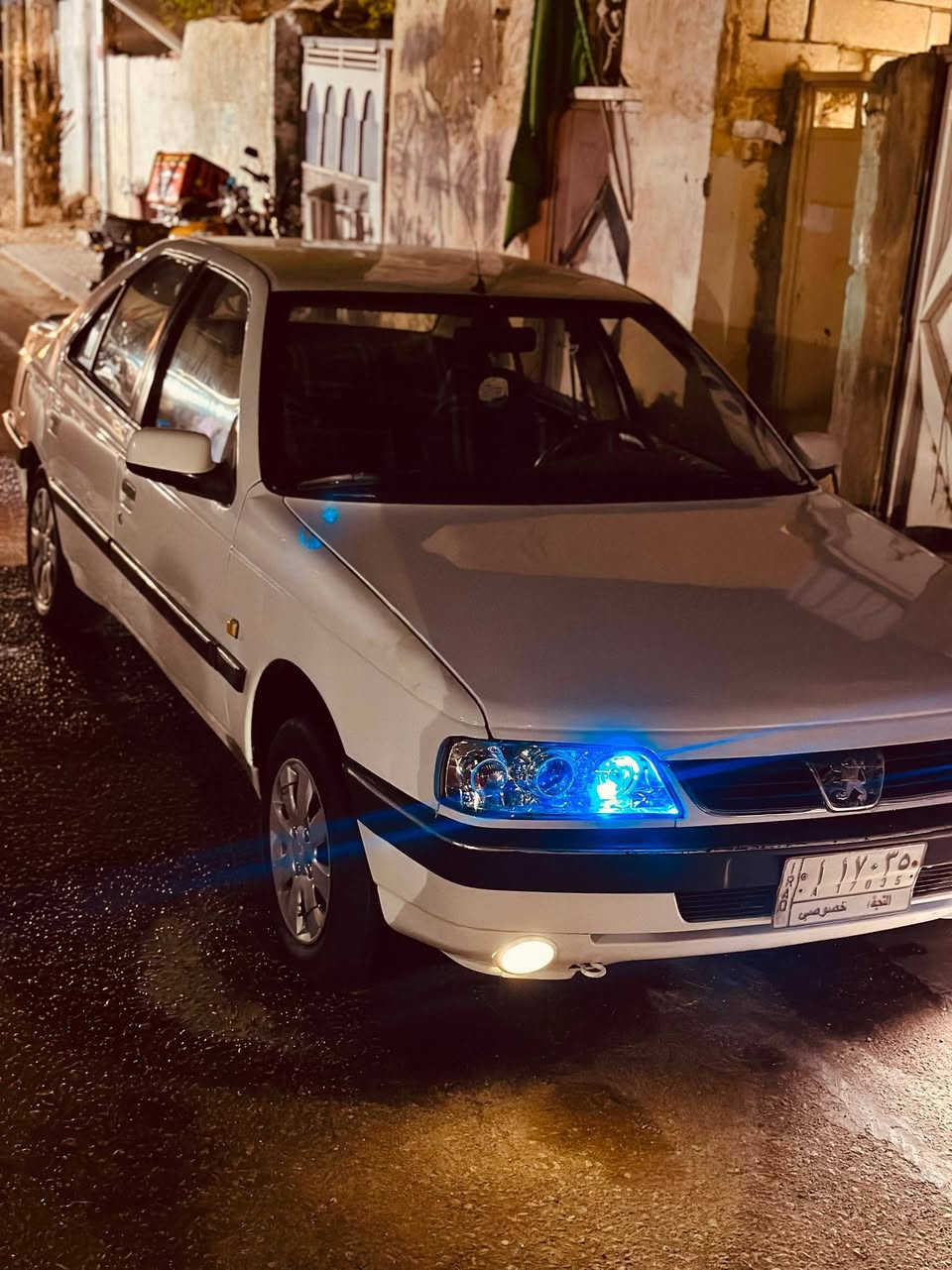 بيجو ٤٠٥ لميس مديل ٢٠١٢ 
سياره جاهزه كير مكينه جديد حاويه فرنسي 
حداديه جديده وتخم تاير جديد باتري جديد 
تبريد ثلج منضومه كامله شاده جديد 
بعدهي علوضع شركه بيه دواير معمره وباب صبغ بدون معجون اثر شخوط 
سعره ٤١ وبيه مجال مكاني نجف حي الميلاد ***********
