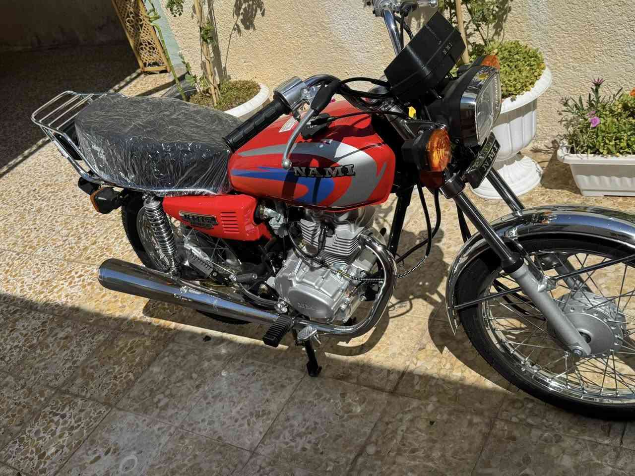 سلام عليكم دراجه نامه اصلي مديل 26 سكنر يعني وراق 7 ويه المكاتبه دراجه شغله بيدك دهن الشركه بطنها مال سحك  رايته 950 وبيها مجال حك الجيه المكان العماره الستفسار ***********
