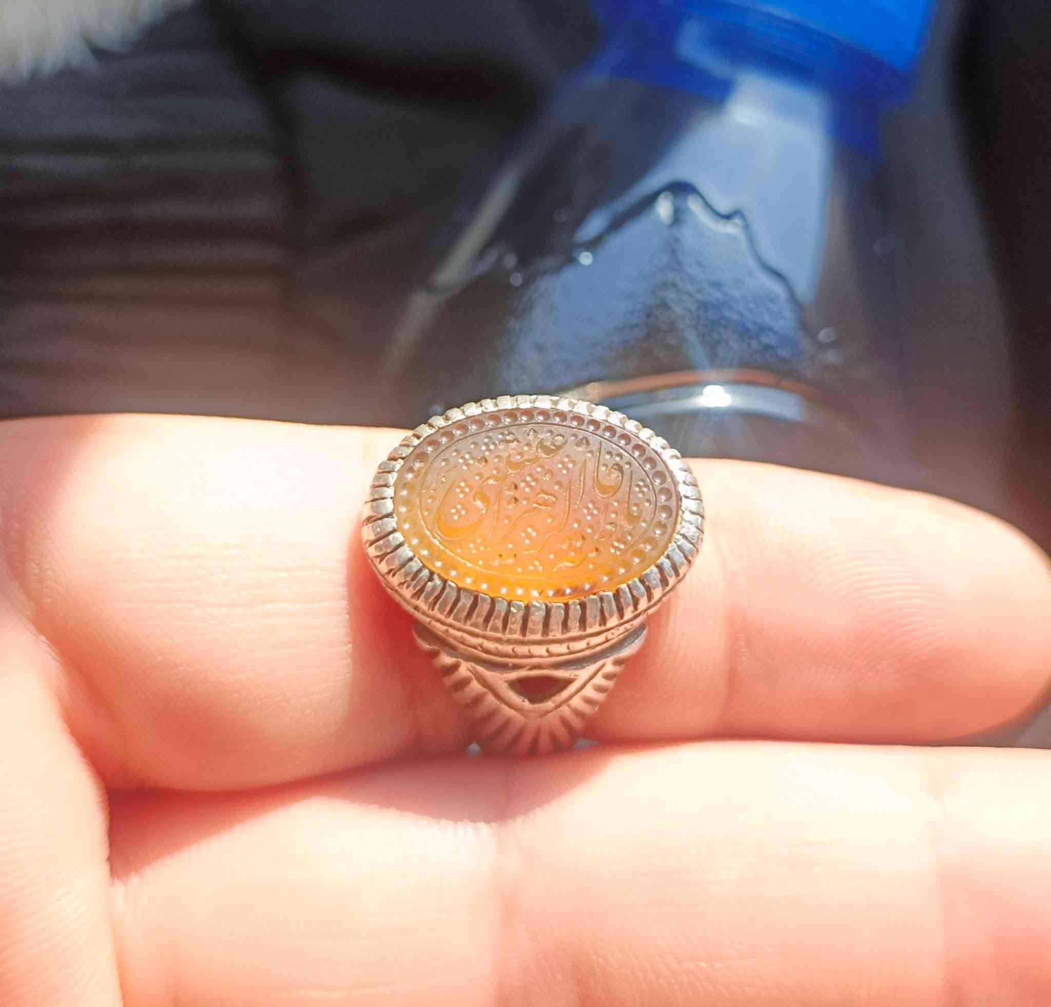 السلام عليكم يماني حر تحفة مخطوط خط احترافي موقع بأسم الخطاط (يافاطمة الزهراء اغيثيني) صياغه ثقيله سعر 70 مكان ناصريه  توصيل موجود ***********
