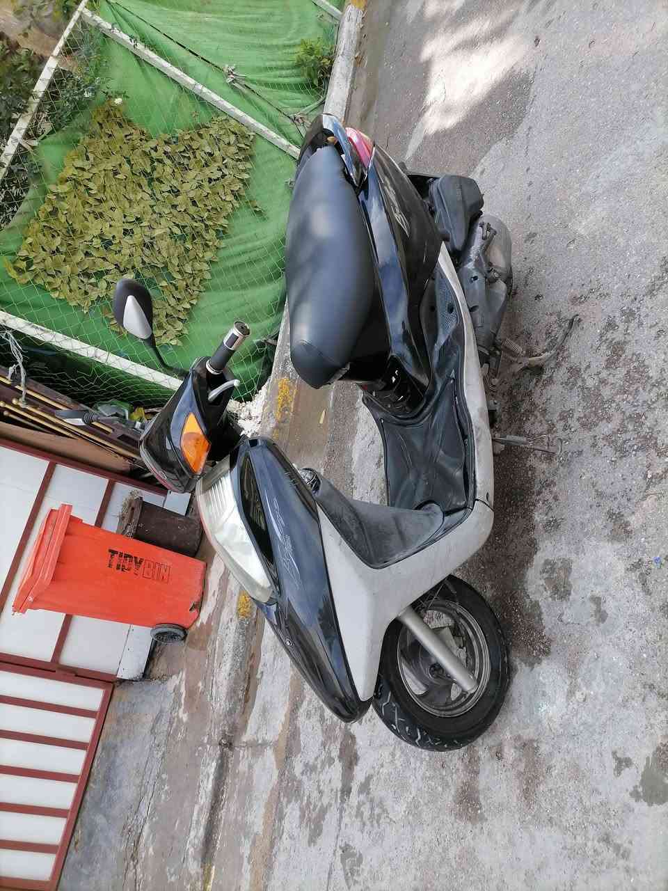 دراجة بريز كلهة شغالة سلف هندر كهربايات الدراجة اي نقص مابيهة الدراجة مكفولة كفالة عامة جيب وياك فيتر وفحص مكينة خرسة ماتسمع صوتهة المكينة بلادية مامفتوحة الدراجة مال رمبة السعر 650 المكان بغداد البياع حي العامل الرقم ***********
