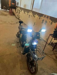 دراجه شحن تشتغل ما بيها اي مشاكل بيها 5 بطارت مو 4 سعر 400 و بيها مجال...