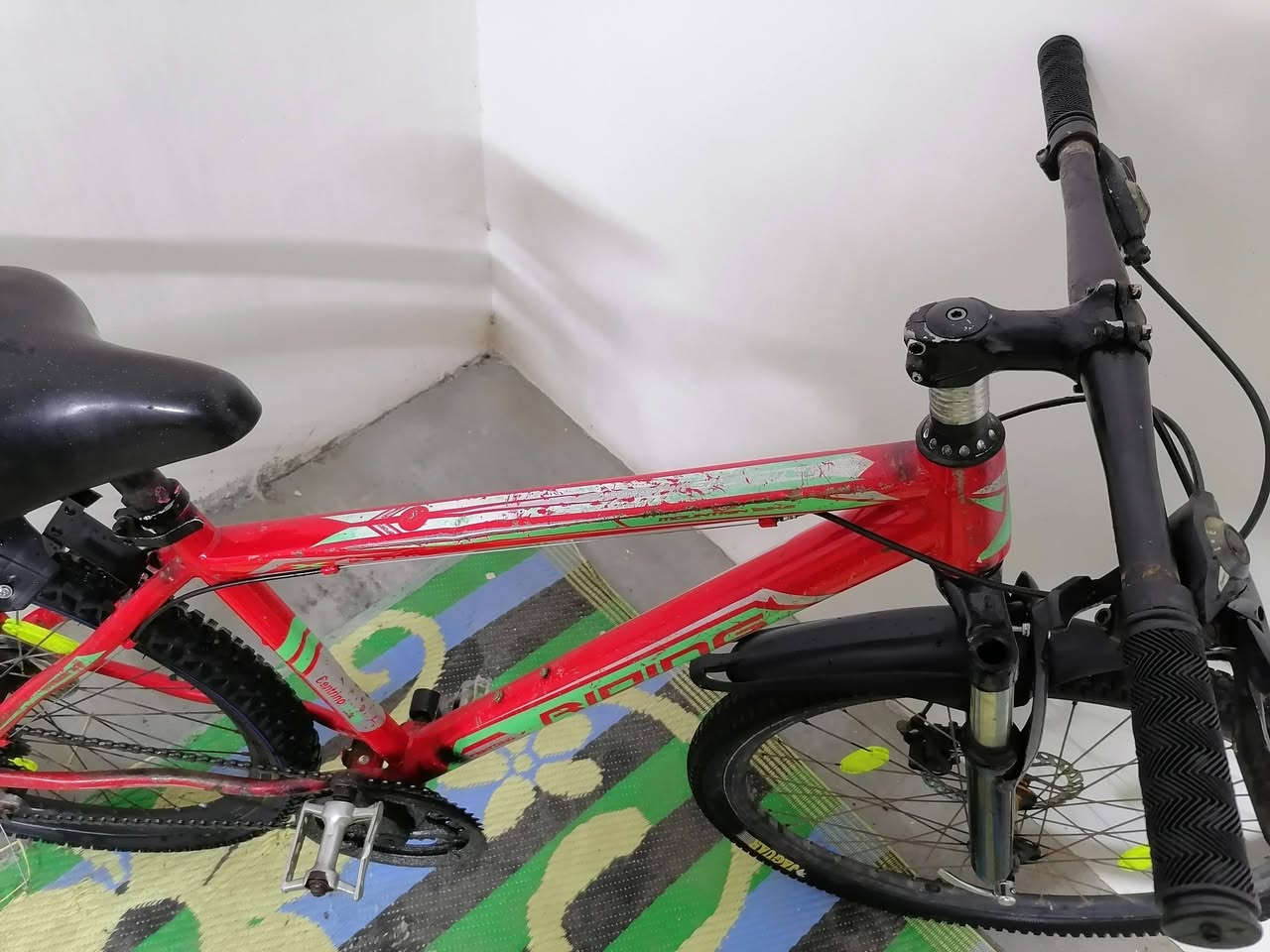 السلام عليكم باسكل للبيع حجم ٢٦ بريكات كير ٦ نمر كله شغال سعر ٦٥ مكاني الاثورين الدوره ***********
