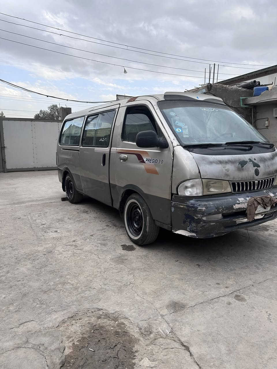 سلام عليكم كيا بريجو ١٩٩٦ رقم بغداد الماني طرف ثالث حائز ثالث موجود  داخله هسه هيئه مصفرىه مكينه كير مكفولات كهربائيه كلهة شغالةً دوشمة جديد مكان بغداد حي النصر ***********
