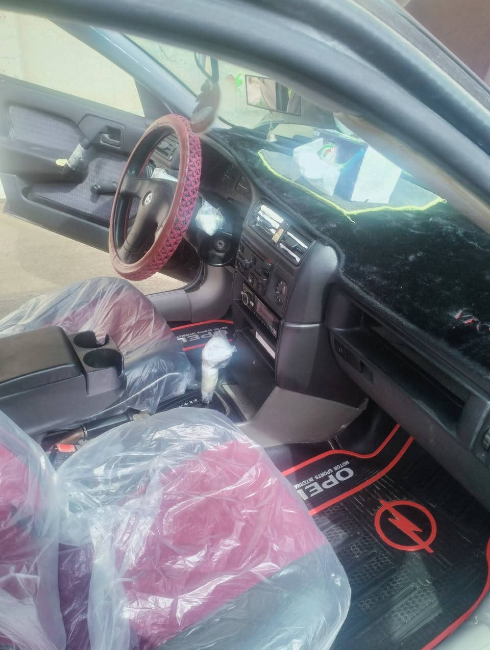 للبيع. سياره  اوبل 20توماتيك موديل 1992  رغم  الهاتف ***********
