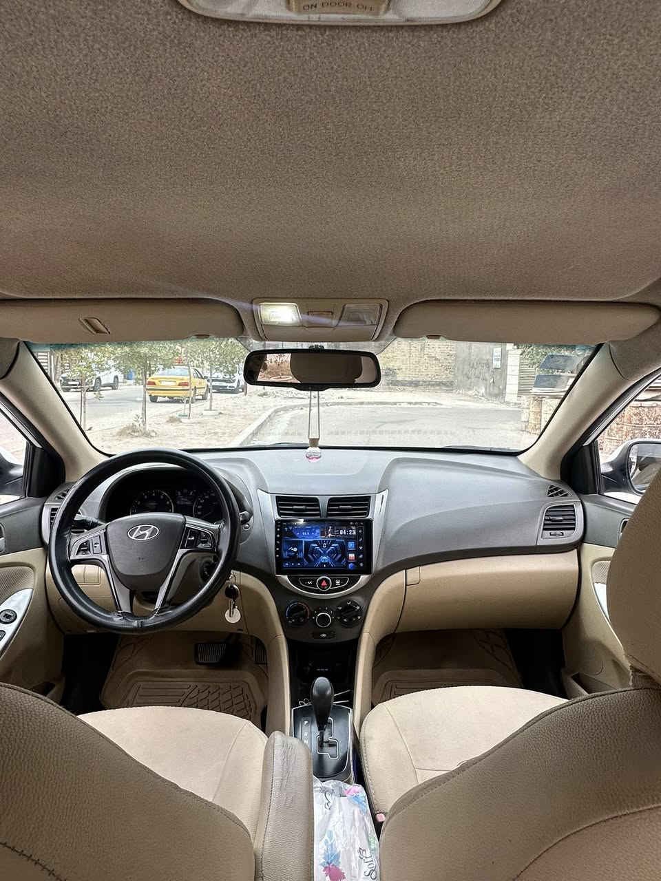 السلام عليكم اكسنت موديل ٢٠١٣ خليجي محرك ١٦٠٠ تخم تاير جديد مكفوله من الصبغ ومحرك وكير حداديه وخير من الله ماشيه ١٢٢ حقيقي والسياره باسمي مكاني بغداد حي الجهاد الشارقه السعر ١٠٠ $بيه مجال لشراء  مامتواجد على الفيس الشراء يتصل رقم الهاتف ***********
