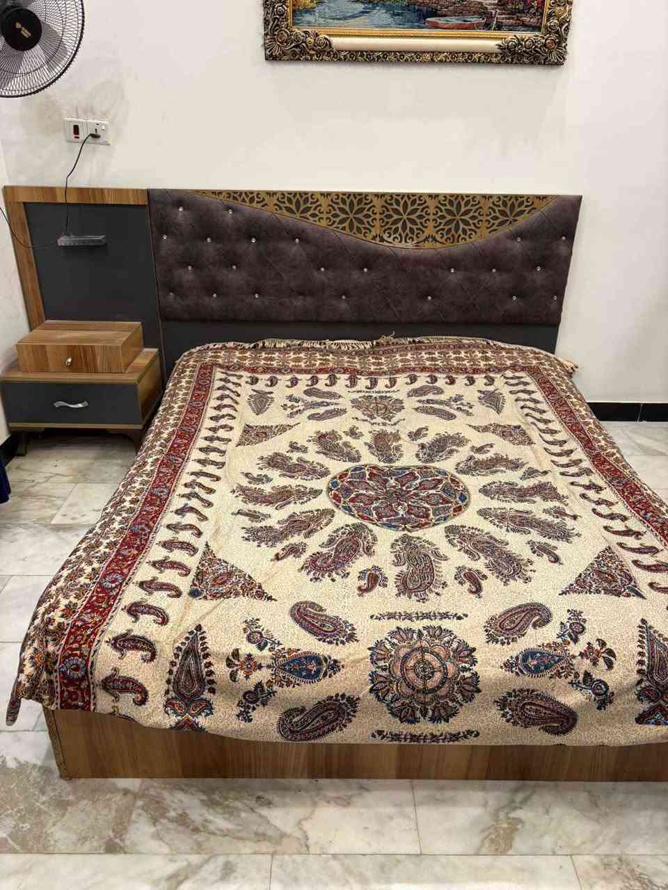 غرفة اخشاب مرتبه جربايه وثنين كنتور باب جام ومجرات ثنين سعرها 275 وبيها مجال 
واتس اب *********** النجف, العراق
