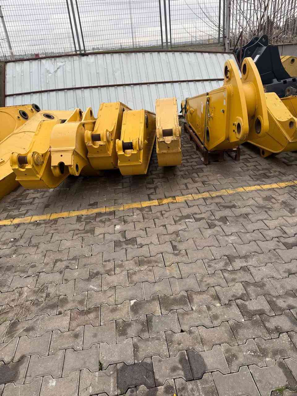 Pc 200-220-300-350 complet boom zero
Good price 
00905321641877


**إذا كنت صاحب هذا الإعلان وتريد حذفه لأي سبب، رجاءا أرسل رسالة إلى الدعم الفني**