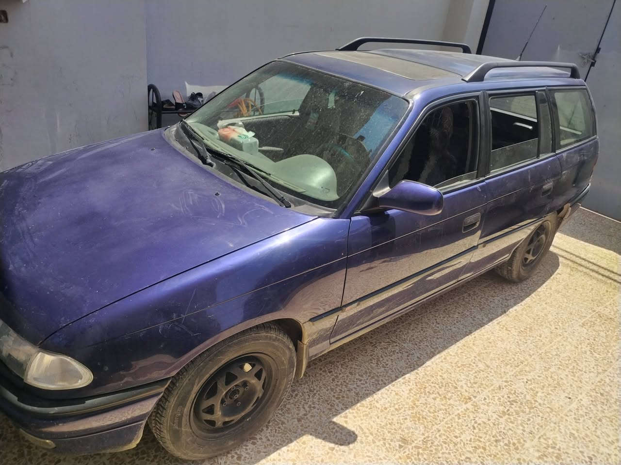 استره للبيع رقم نينوى السعر 50 وبي مجال كاربون بنزين موديل 93 حجم 16 / ***********
