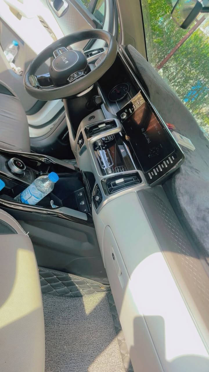 السلام عليكم ورحمة الله وبركاته سورنتو ٢٣  فول مواصفات ٦ سلندر بانوراما كاميرا حساسات امامية خلفية وباقي المواصفات المعروفة جديدة بمعنى الكلمة زيرو ماشية ٥٧٠٠ كم فقط مكفولة من زلغ كفالة عامة شرط الفحص امانة الله للاستفسار الاتصال ***********  والسعر ٣١٠
