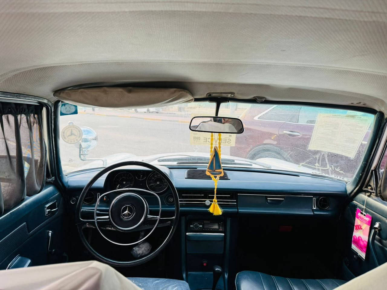 سلام عليكم مرسيدس انتيكه للبيع موديل 1975 رقم بغداد نكليزي  سنويه ل 2030 هزه جديده شرط التحويل سياره كير حداده تخم تأير تبريد ثلج بس المكينه بيهه صوت بكن كهربائيات كلهه شقاله عل بلادالسعر 60 وبيهه مجال مكان سياره بصره *********** تحياتي لجميع
