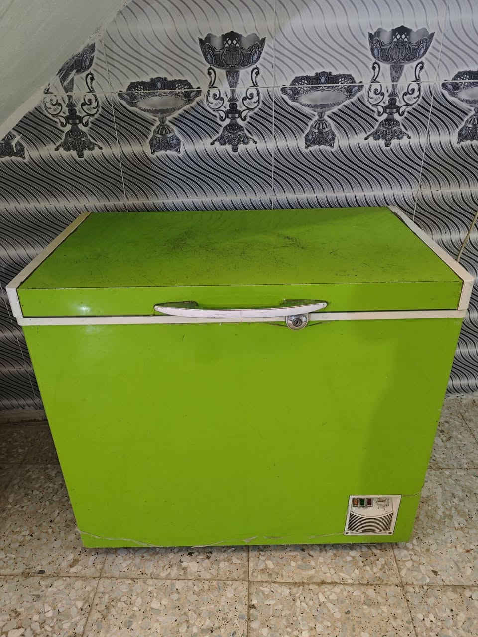 السلام عليكم البيع ثلاجه150مجمده 150 شغلات نضيفات العنوان المحموديه ابو شمع***********
