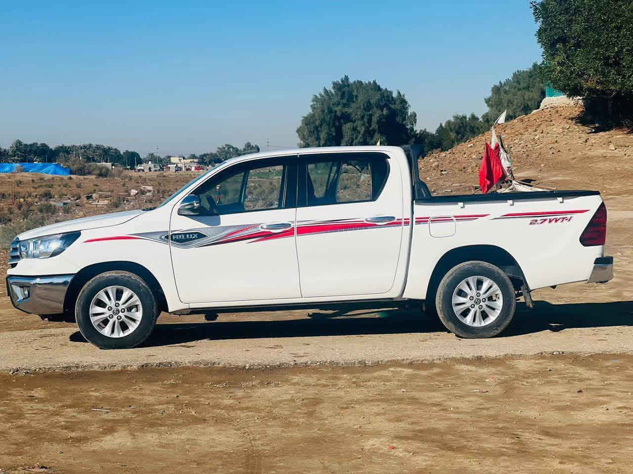 هايلوكس 2024 رقم ((المثنى)) بسمي ماشيه 28 الف كيلو وكاله ساز سياره جديده ضمان سنتين وتبديل دهن مجاني مكان السياره ((المثنى)) سعره 300 بيه مجال
***********
