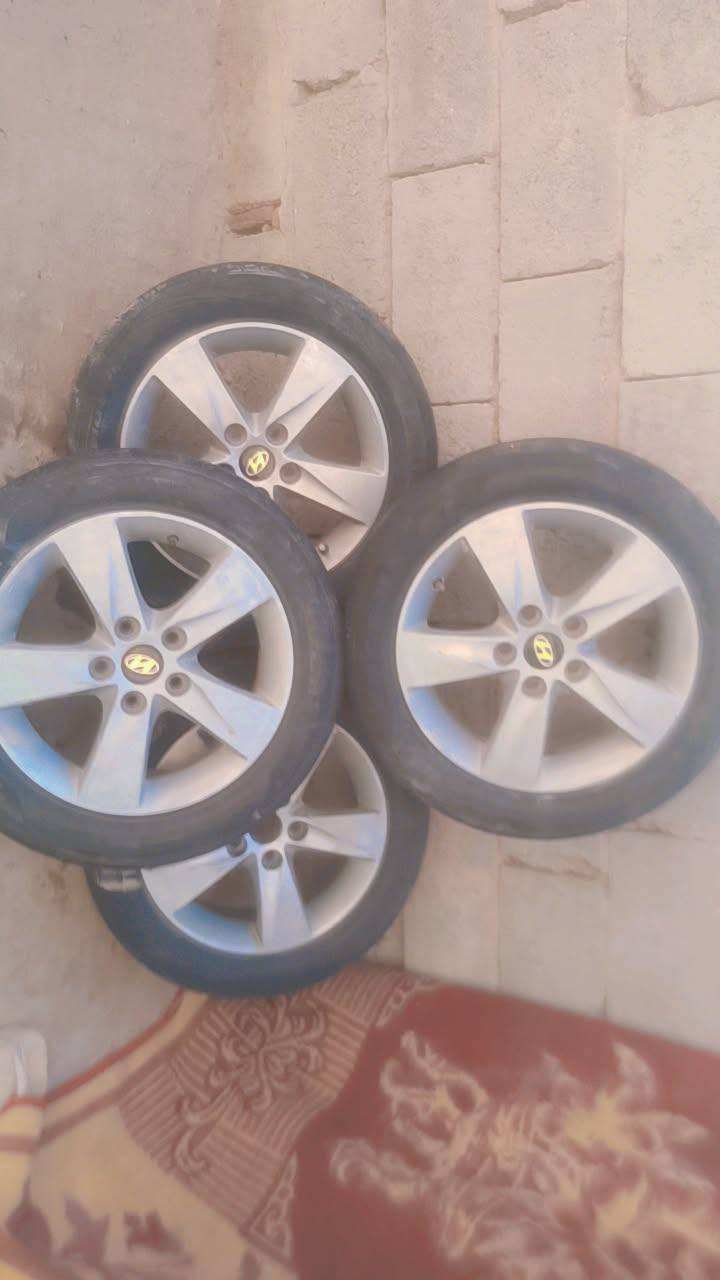 السلام عليكم تخم تاير النترا انظاف شوفه عينك الحجم 15 للبيع بكان الرميثه ***********
