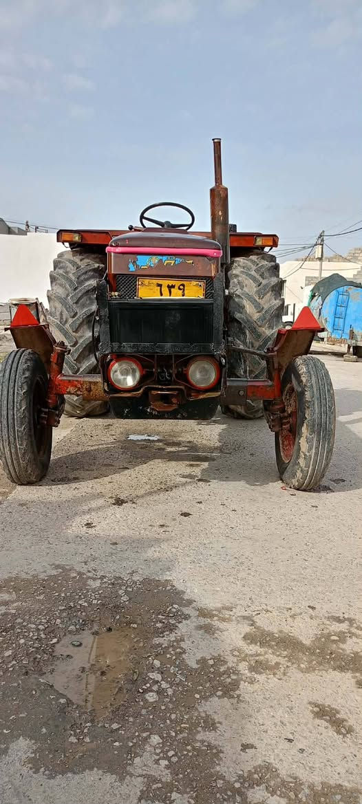 مەکینەی عەنتەر مۆدیل 1984 کارتی شەریکەی لەگەڵدایە مەکینەیەکی زۆر پاک و مەزبوت و بێ نوقسانیە
(مەکینە و گێڕ و ئەکسل و جیهاز و پەمپ گازوو جووت برێک بەشەرت)هەتا بڵێی مەزبوتە تایەی وەکو تازە وایە سەوتی زۆر خۆشە ئەکسۆزی بیلادی لەسەرە کامل جائیزە یەک دینار مەسروفی تیانییە ماڵی دۆستە گشت گیانی بەشەرت.
شوێن:چەمچەماڵ-شۆڕش            ژ.م:***********
