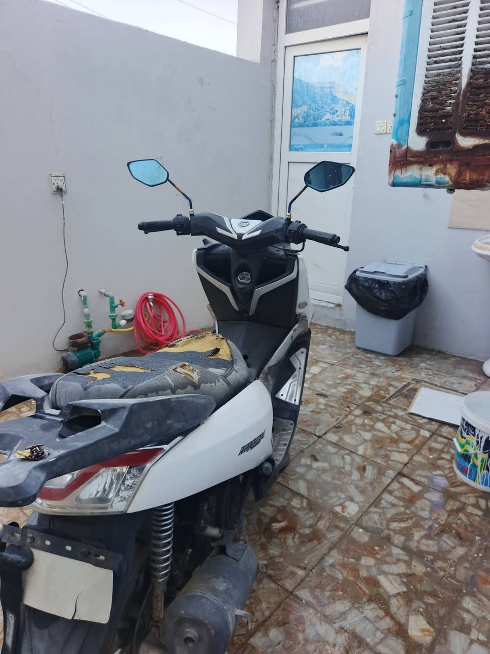 سلام عليكم
اخوان دراجه n max صيني 
محرك 150cc
 مديل 2023
محرك مفتوح 
كفارت 80بلمئه انظاف 
ابيع سويج 
دراجه تشتغل وتمشي 
سعر 650 وبيه مجال 
رقمي ***********
بي واتساب
