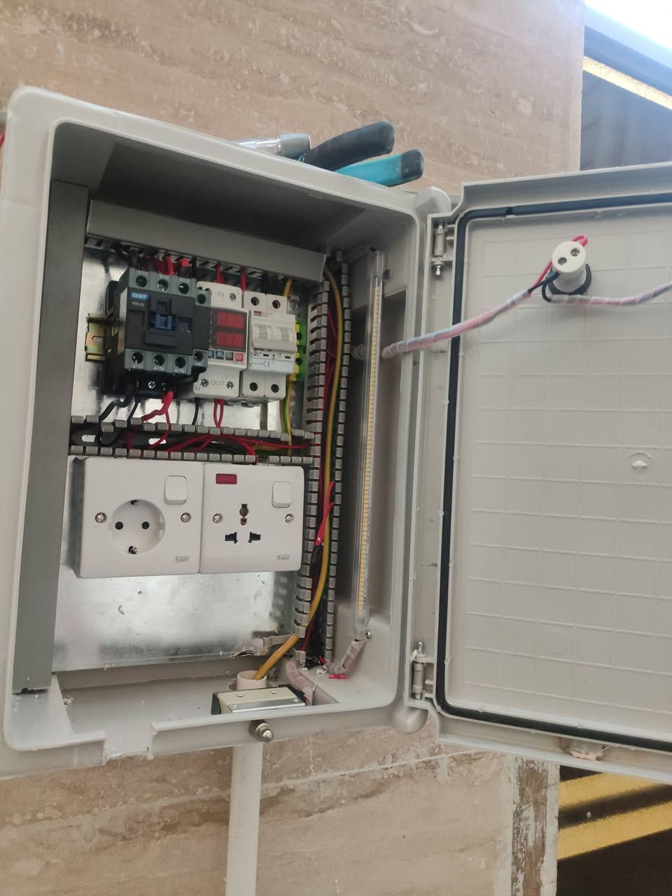 عمل بنل سيارة شحن بي واي دي حماية من تاريض والفولتية ***********
