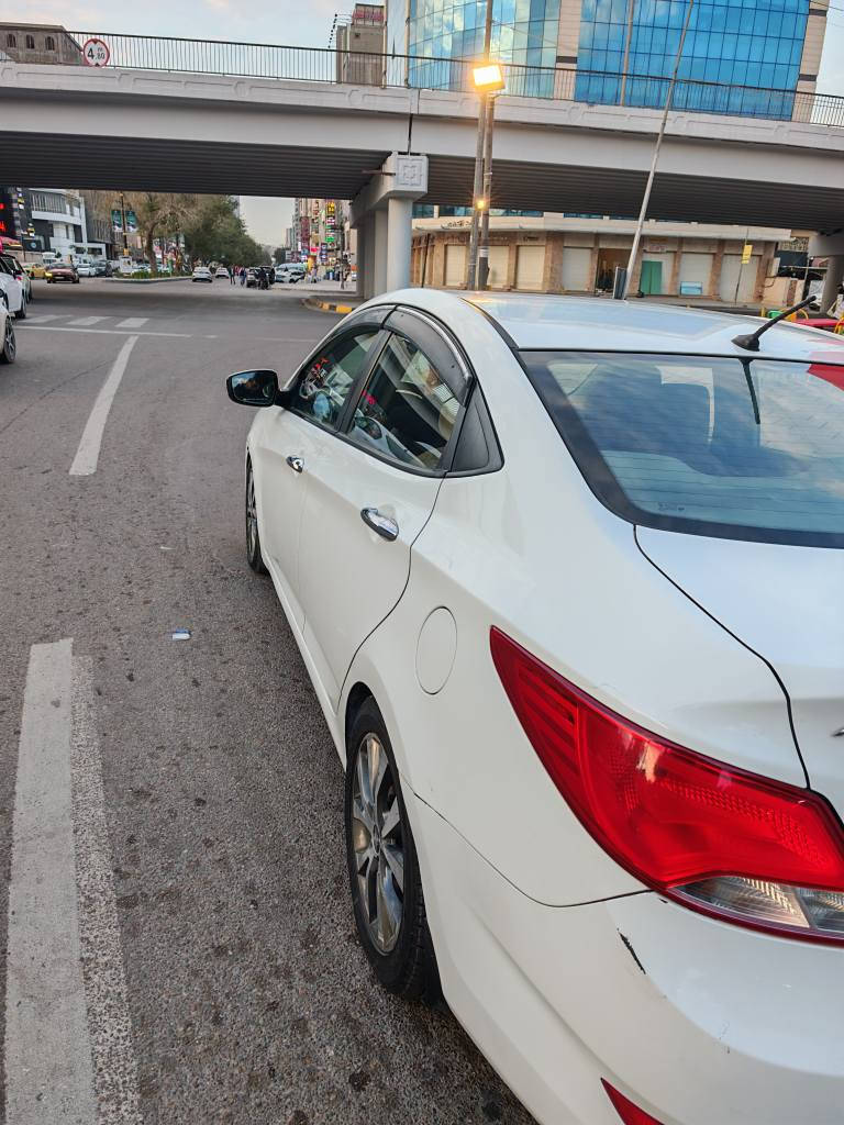 اكسنت موديل2016 خليجي
مكينه1600
شاشه وتحكمات
وكامره
تبريد قطعه
سياره مسوي كازكيت مالتها
ماشيه124الف كيلو 
مبدل بنيد وجاملغ امامي
سعر100$ وبيها مجال مكاني بغداد
*********** بغداد, العراق
