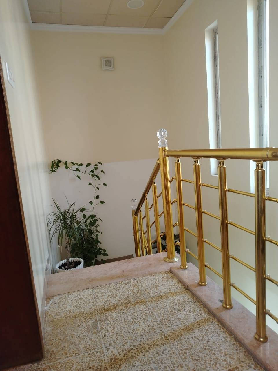 #عروضات_مكتب_قصر_نينوى

دار للبيع حي الإخاء الأولى قرب مدرسة الإخاء 
شارع الحدائق موقع مميز 

المساحة ⬅️135متر واقع حال بل سند 119متر 
واجهه ◀️9
الطابق الاول ◀️غرفتين   نوم صحيات وهول واستقبال ومطبخ وكراج

الطابق الثاني  غرف نوم  وبيتونه  

ملك صرف شارع تبليط بعرض 12 اتجاه شروق تسليم مفتاح 

للاستفسار اكثر مراجعه مكتب قصر نينوى الكائن سايدين البحرين او الاتصال على الارقام التاليه

نستقبل عروضكم العقاريه على الماسنجر أو الواتساب 
                                  
 ***********

*********** واتساب                         ‬
