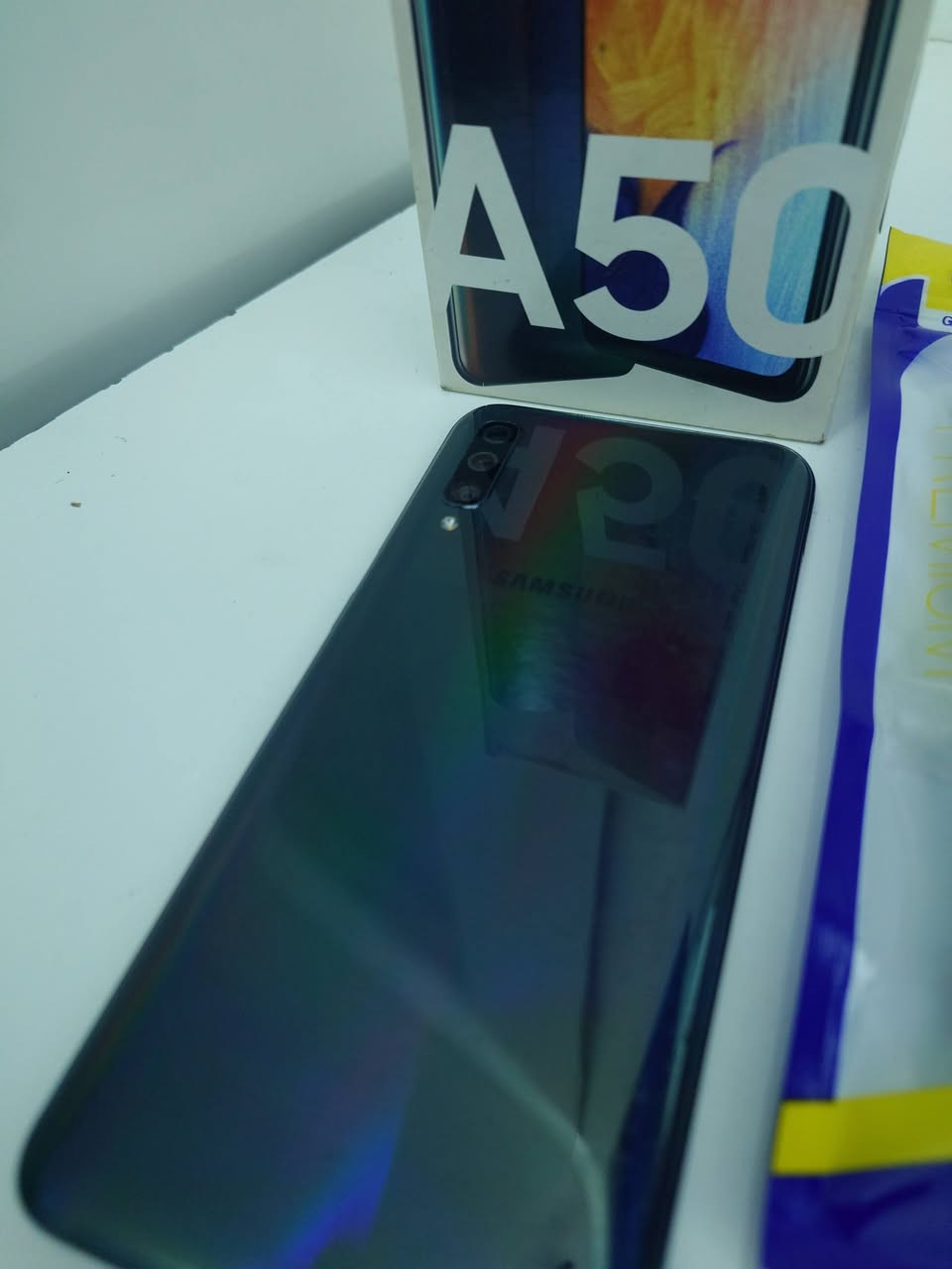 السلام عليكم 
موبايل A50 سامسونج
جهاز نظيف ممفتوح ولا مصلح
مواصفاتة حلوة
ذاكرة 128 كيكا
دبل سيم كارت
شحن سريع تايب سي
شاشة سوبر امولد
بصمة تحت الشاشة
كارتونتة ويا

بس برنامج الكامرة هيج يطلع ماعرف شنو سبب جان شغال مابي شي فجئة صار ميطب عل برنامج لا واكع الموبايل ولا مطخوخ

السعر 75 الف فقط
واتساب ***********
