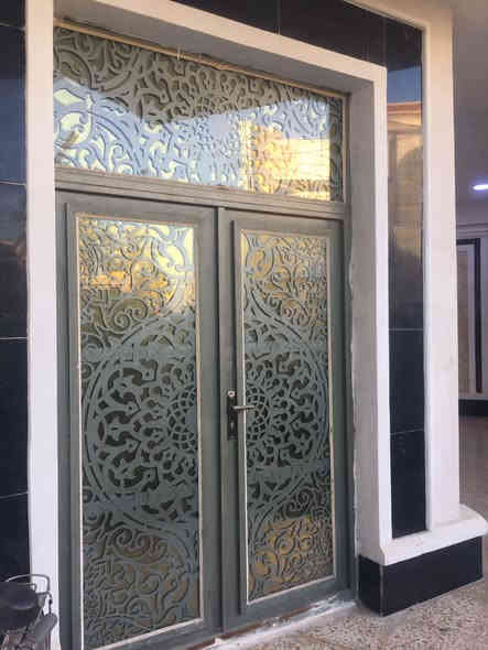 بسم الله الرحمن الرحيم 
السلام عليكم ورحمة الله وبركاته 

توفر لدى مكتب آلعين بيت مساحه 400 بيت متكامل متكون من 2 غرف ومطبخ حار وبار وصاله وديوانيه وصحيات خارجيه وداخليه 
المكان الصوفيه يبعد عن الشارع الرئيسي اقل من 150 متر 

سعر البيت 185 مليون وقابل للتفاوض

للاستفسار اكثر زياره مكتب العين للعقار او الاتصال على الأرقام التاليه  ***********-***********
