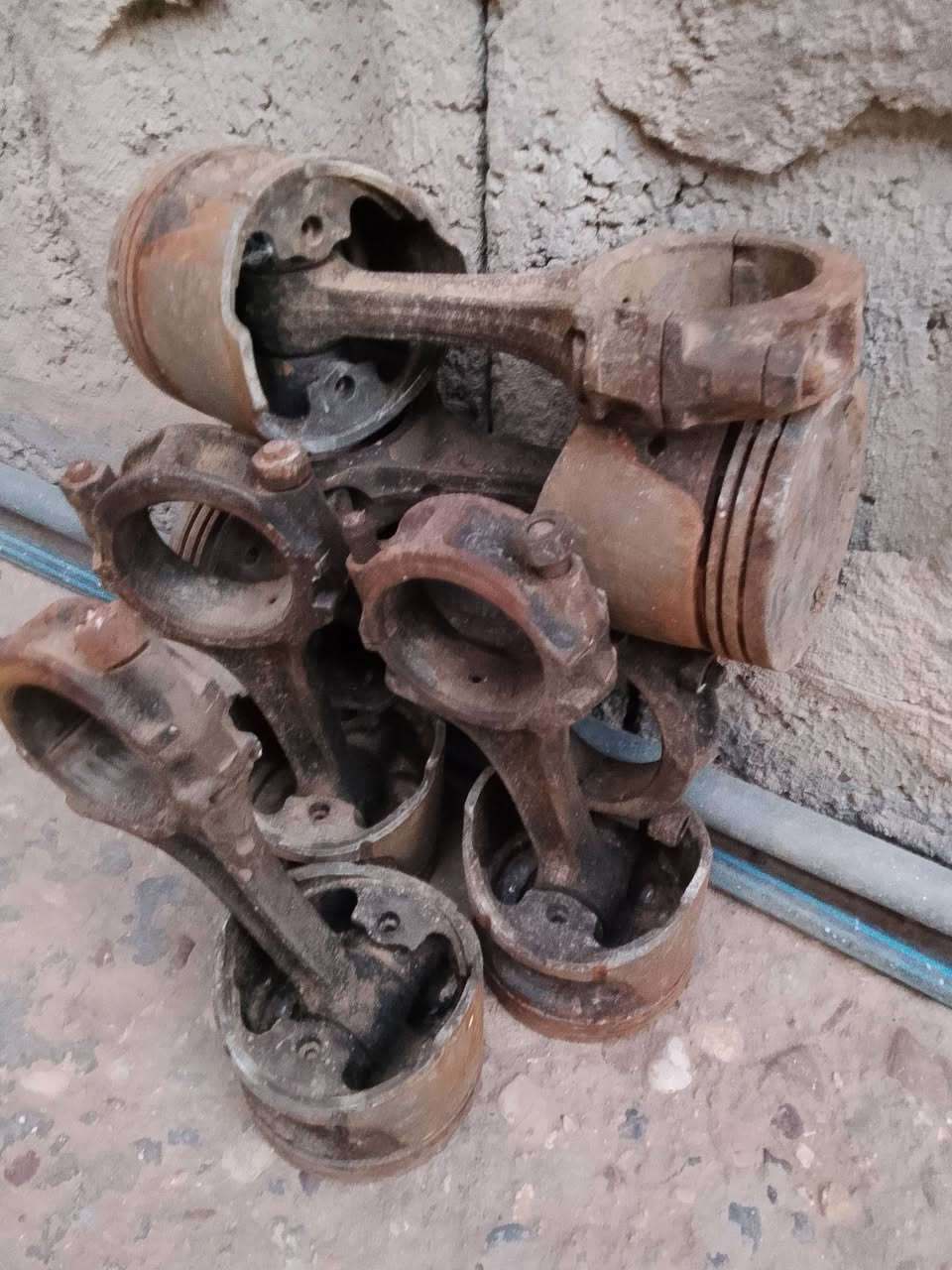 للبيع سلندر كوستر موديل 2002نيسان سايز 20نظيف كما مبين في الصورمع بساتم واذرع ايضا20 السعر300 ألف ديناروبيه مجال الاتصال على الرقم ***********
